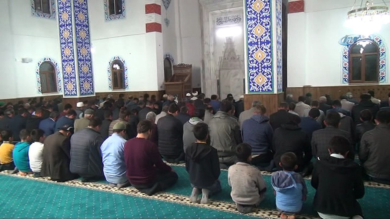 Teröristler Tarafından Tahrip Edilen Camide İlk Teravih Namazı Kılındı