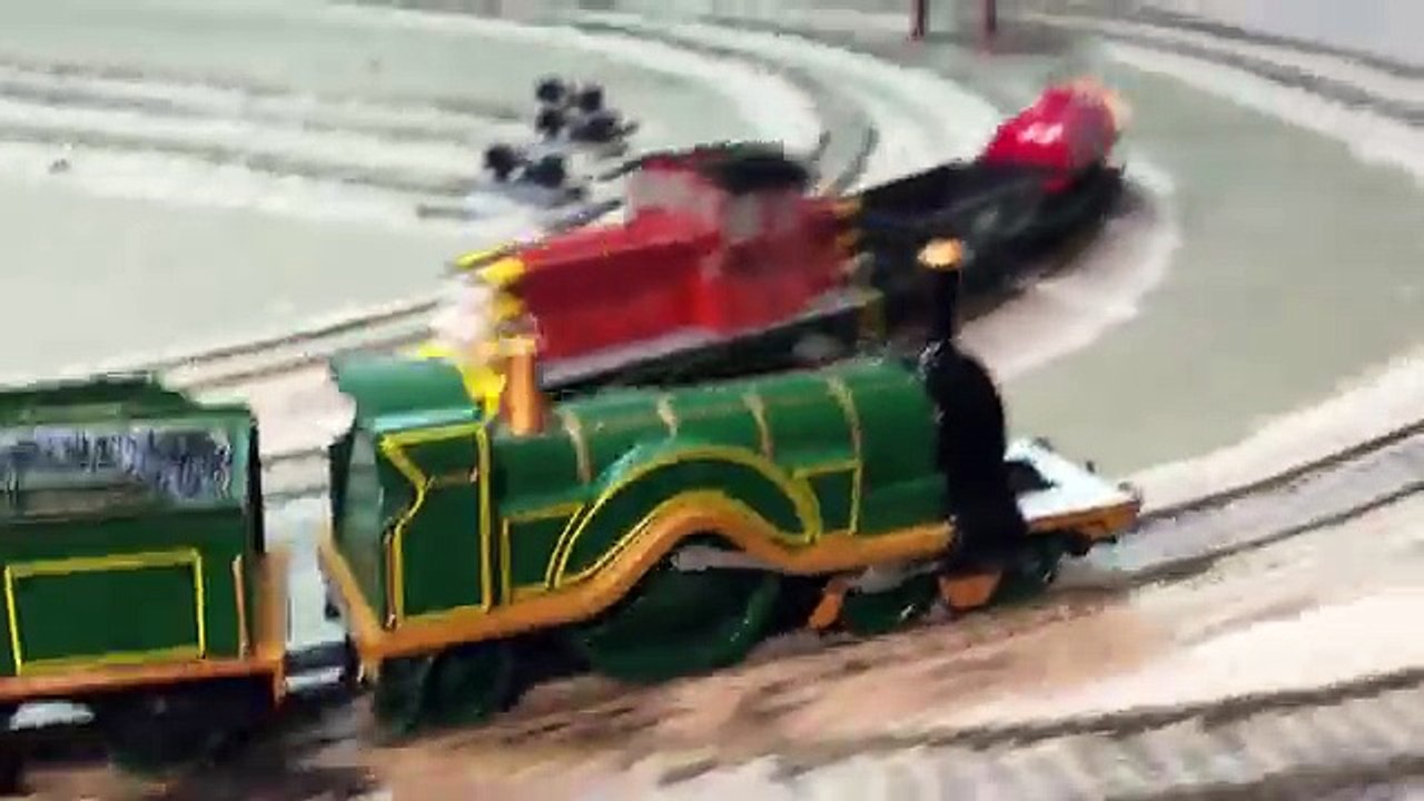 Thomas & Friends HO Scale Emilys Passenger Deluxe Bachmann Train Set