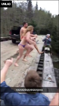 Il fait une mauvaise blague à ses 2 copines...