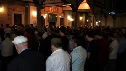 İlk teravih için camilere akın ettiler