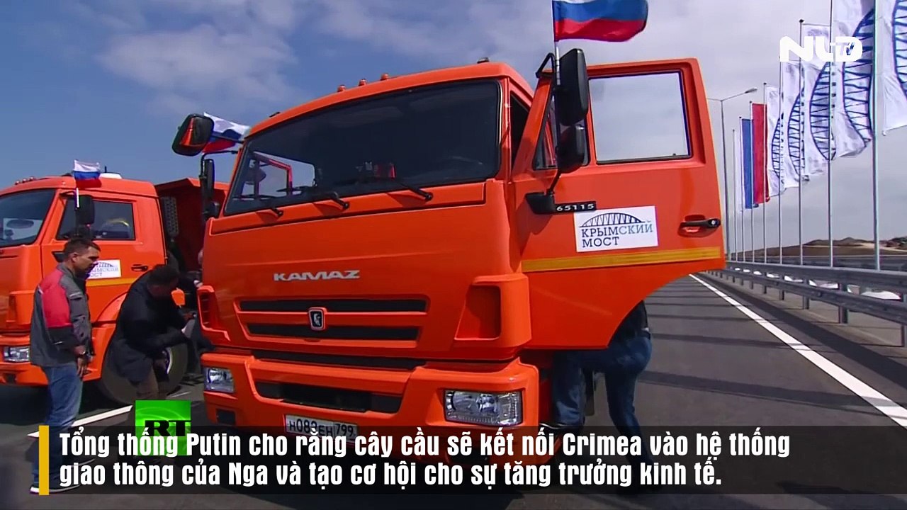 Ông Putin đích thân lưu thông trên cây cầu dài nhất nước Nga trong ngày khánh thành