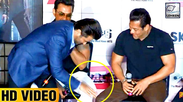 Anil Kapoor TOUCHES Salman Khan's Feet At Race 3 Trailer Launch!