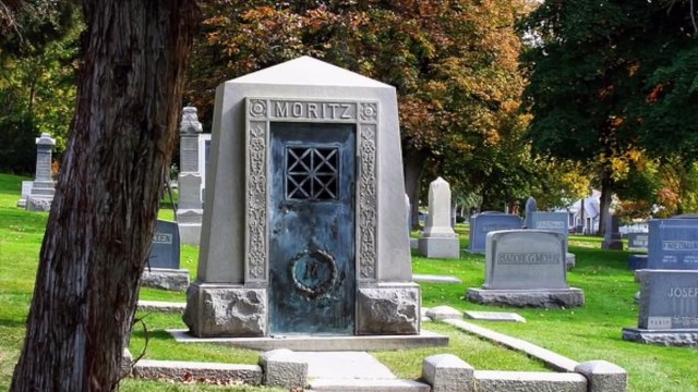 LAS TÛMBAS con LAS HISTORIAS MÁS EXTRAÑAS del MUNDO