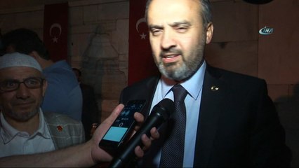 Bursa Büyükşehir Belediye Başkanı ilk teravihi Namazgah Mescidi’nde kıldı