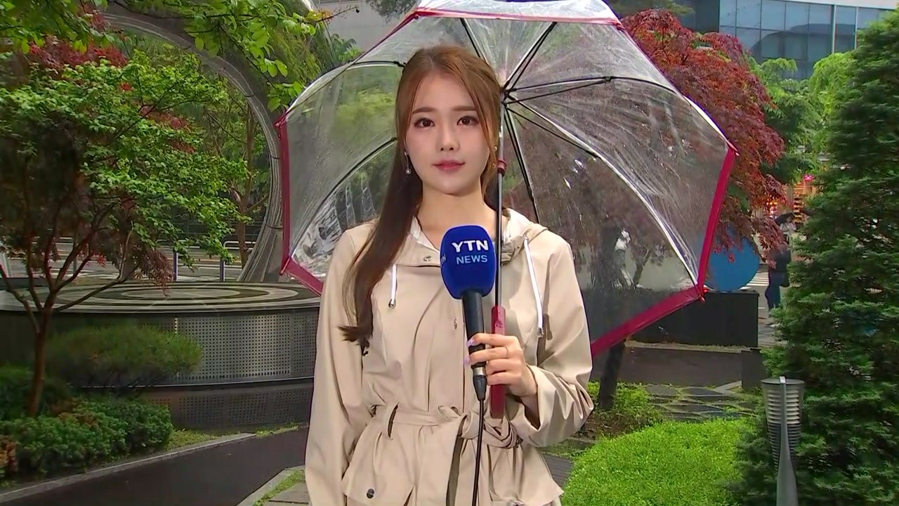 [날씨] 벼락 동반 국지성 호우...경기 이천 호우경보 / YTN