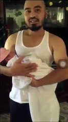 Ông bố "râu ria bặm trợn" nhưng lại hát ru con cực ngọt