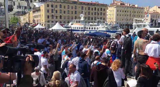 L'OM en finale : un bateau aux couleurs olympiennes, ambiance fantastique sur le Vieux-Port