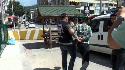 Hırsızlar lüks rezidansta alem yaparken yakalandı...Hırsızların otomobili çalma anları kamerada