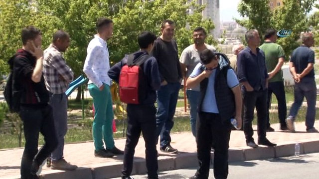 TIR'a çarpan halk otobüsü refüje çıkarak durabildi: 9 yaralı