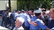 Ora News - PD proteston para ministrisë së Xhafajt, i bashkohet dhe Stresi e Sali Lusha