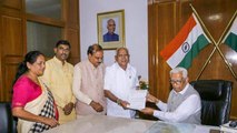 Karnataka election result 2018 II कांग्रेस ने लगाया खरीद-फरोख्त का आरोप, बीजेपी का इंकार