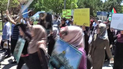 Rektör Gür ve üniversite öğrencilerinden İsrail ve ABD'ye tepki yürüyüşü