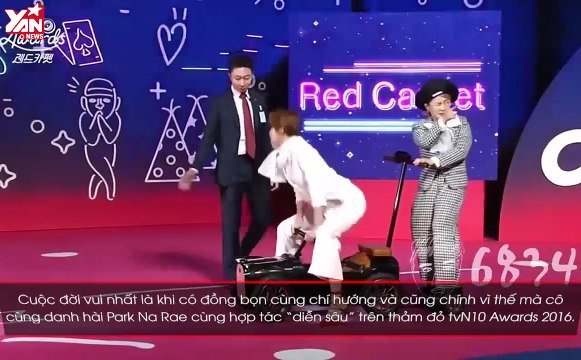 Chịu thua trước màn tạo dáng trên thảm đỏ lầy lội không tưởng loạt của sao Hàn