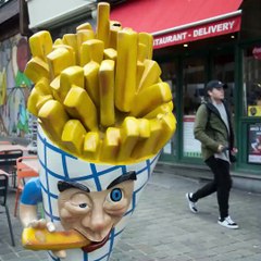 Les baraques à frites de Bruxelles vont bientôt toutes se ressembler (et c'est triste) :