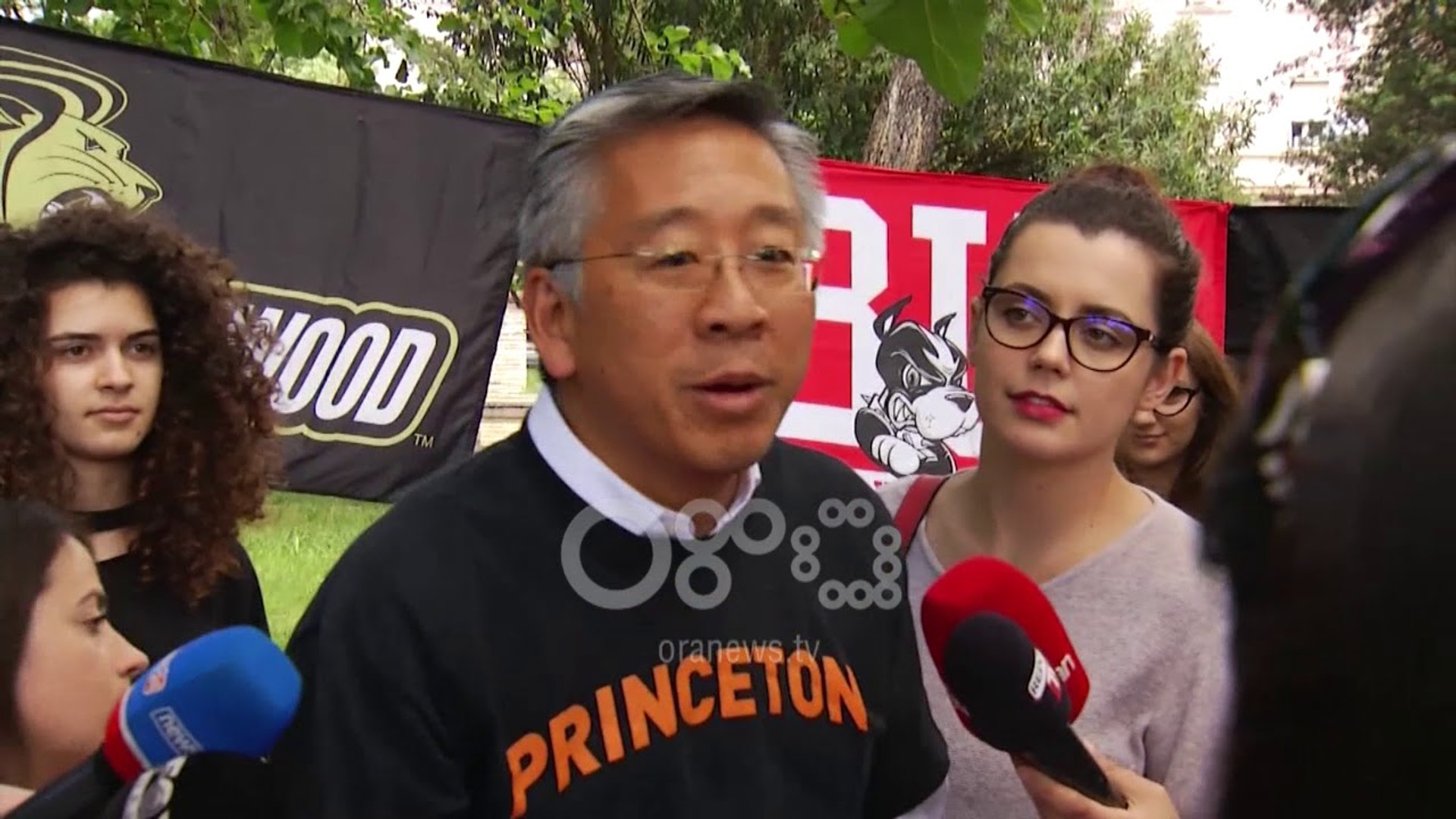 Ora News - Lu nuk komenton politikën: Vendi ka nevojë për të rinjtë