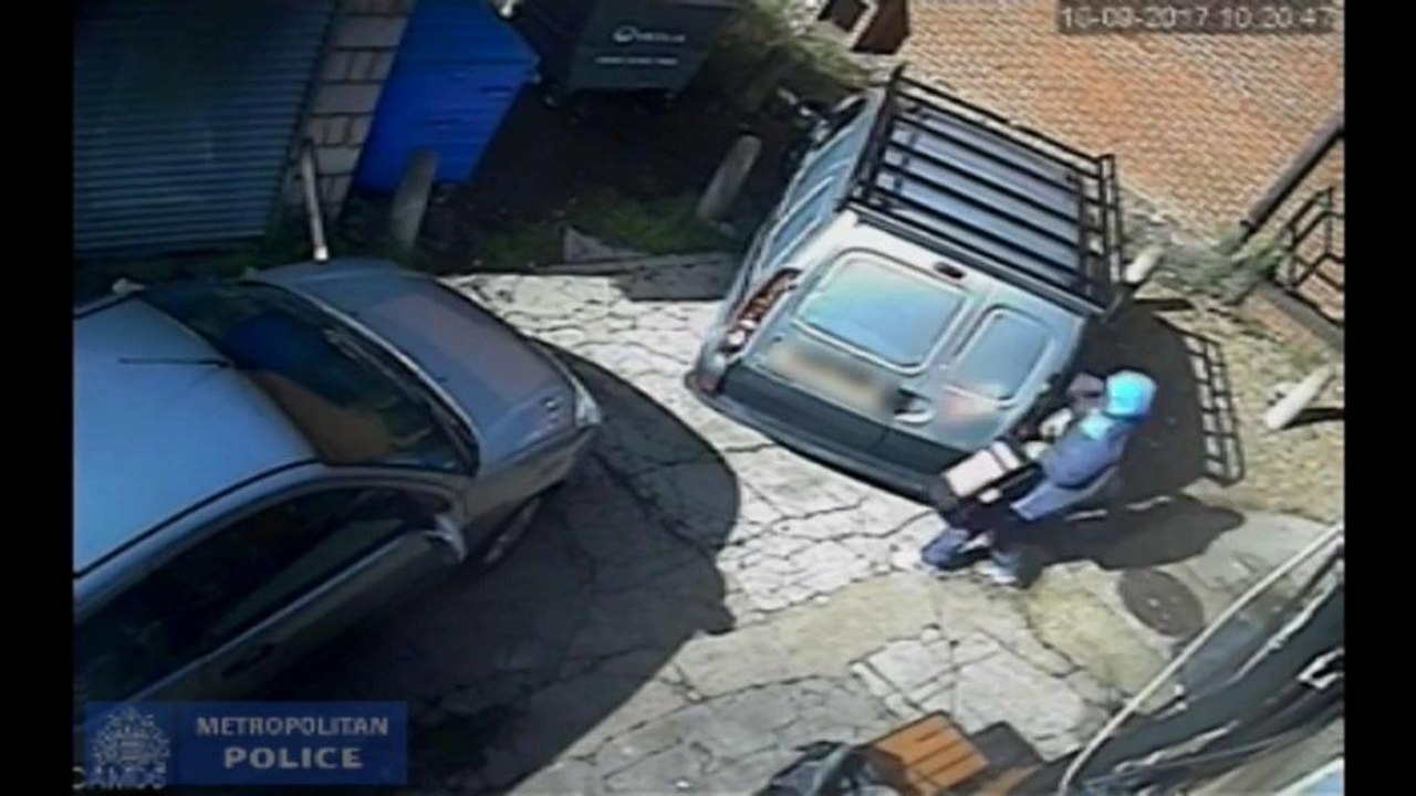 Thief jailed after dismal robbery attempt using...