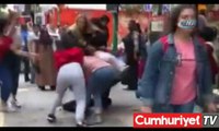 Kızlar cadde ortasında saç saça baş başa kavga ettiler