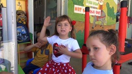 Minik kız İstiklal Marşını ezberledi, sınıfına örnek oldu