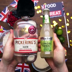 Celebrate the Royal Wedding with this British Gin And Tonic Drizzle Cake! 