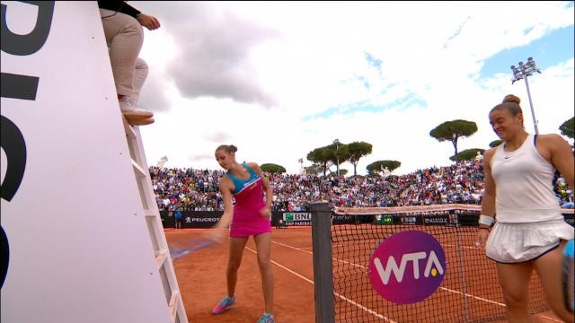 Rome - Pliskova détruit la chaise de l'arbitre à coups de raquette