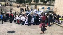 #شاهد | مباشر | بث حي .. المستوطنون يحتشدون في منطقة باب العامود بالقدس المحتلة احتفالاً بنقل السفارة الأمريكية إلى القدس غداً والإحتفال 