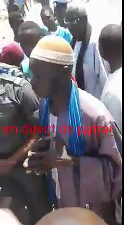 Vidéo : un homme de tenue d'une grande exemplarité