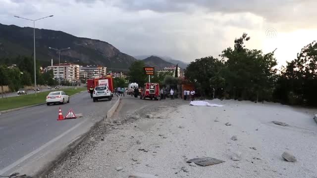 Freni Boşalan Kamyon 3 Araca Çarptı: 1 Yaralı