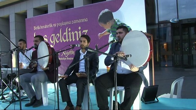 Binlerce Zeytinburnulu aynı sofrada oruçlarını açtı