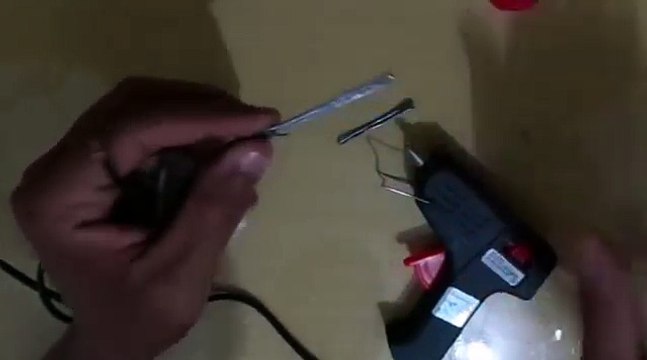 Como fazer um taser caseiro muito potente com um (capacitor)