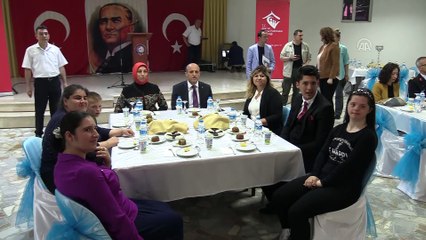 Kırklareli Valisi Çiftçi, engellilerle iftar yaptı - KIRKLARELİ
