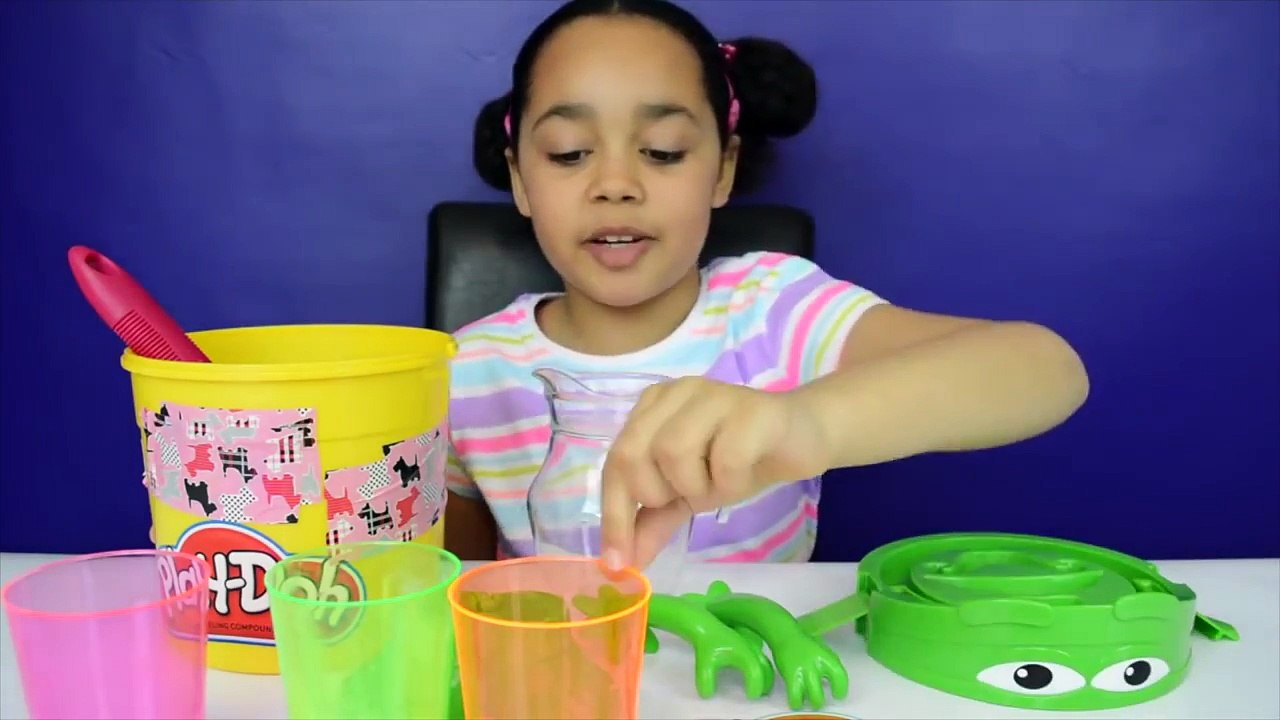 Kids vs Food DIY Giant Gummy Candy Hulk Bad Baby Bottle Hello Kitty Play Doh Bucket