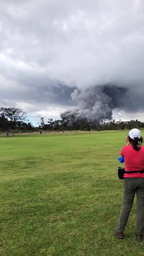 Eruption volcanique du Kilauea filmée depuis le green de golf Volcano Golf Course