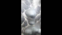 Des nuages Mammatus impressionnants se forme pendant un orage à Oklahoma