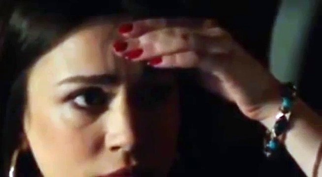 Siyah Beyaz Aşk 30 Bölüm-Cüneyt İle Julide Tutku Dolu Öpüşme Sahnesi