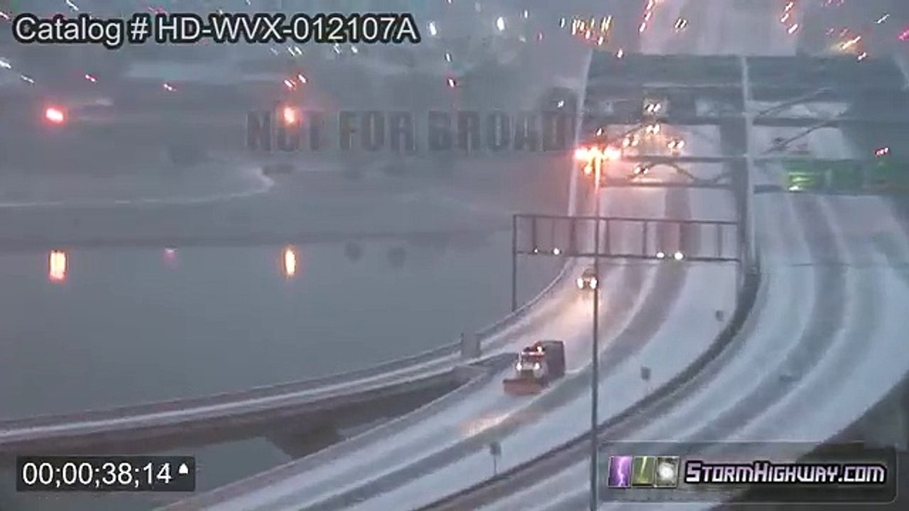 I-64 icy bridge close call / sliding footage in Charleston, WV on 1/21/07