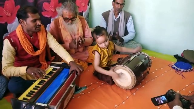 इस बच्चे का टैलेंट जरूर देखे छोटे में ही इतना जबरदस्त बजाता है - Bhojpuri Live Media