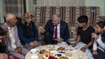 Başbakan Yıldırım vatandaşın evinde iftar yaptı
