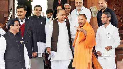 Yogi Adityanath से अपना घर बचाने के लिए मिले Mulayam Singh Yadav । वनइंडिया हिंदी