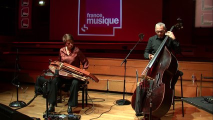 Trio Laurence Bourdin, vielle à roue, Bernard Santacruz, contrebasse et Xavier Garcia, traitements sonores