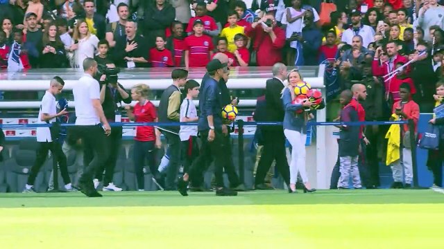 Football: Neymar s'invite à la séance d'entraînement du PSG