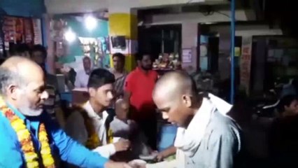 மகன் பெயிலானதை பட்டாசு வெடித்து கோலாகலமாகக் கொண்டாடிய அப்பா!-வீடியோ