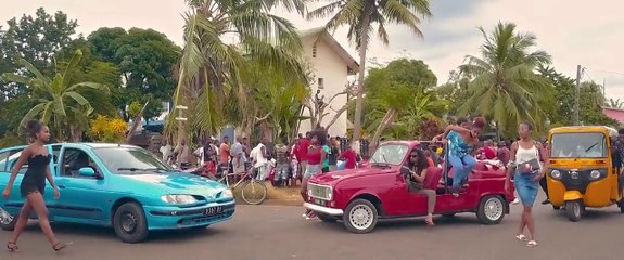 RIJADE - ATSIKA TSY MITOVY (Eh copine - Official clip)