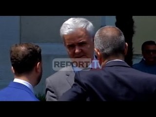 Report TV - Xhafaj shkon në Kuvend, pasi largohet opozita, përshëndetje me kolegë