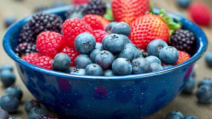 Ăn 6 thứ này thường xuyên thì có dốc công tẩy trắng răng cũng vô ích