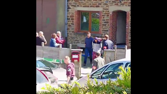 Reconstitution du meurtre de Jean-Sébastien Spoiden : Damilot sort de la maison