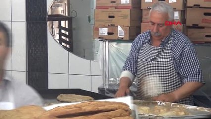 Niğde'de Meşhur Tahinli Pide Kuyruğu