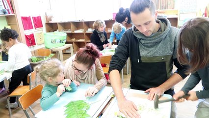 Les élèves de l'école alternative au Girmont-Val-d'Ajol en plein atelier avec l'association La Figue dans le Poirier