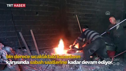 Döküm işçileri, Ramazan'ı 50 derece sıcaklıktaki atölyelerinde çalışarak geçiriyor