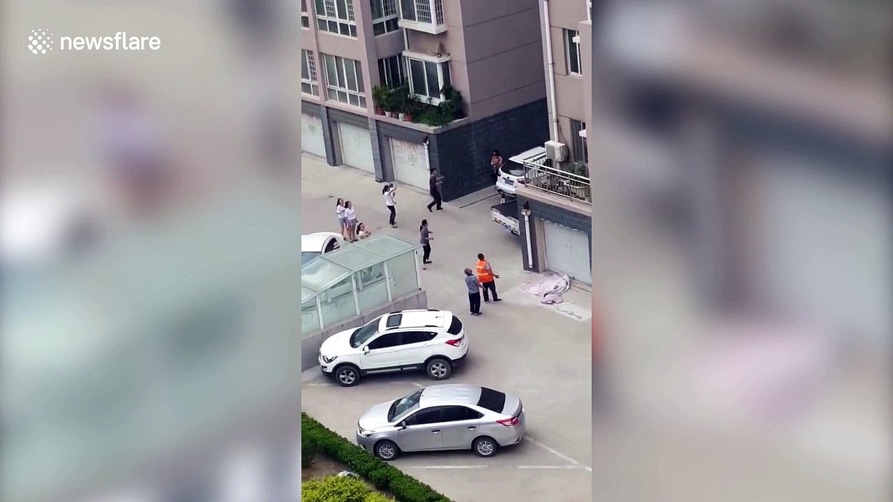 Hero ex-soldier catches toddler who fell from f...
