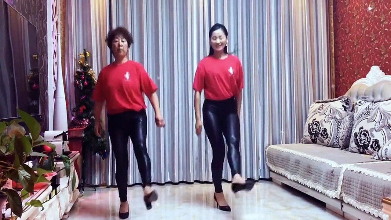 Dancing Women 母女齐跳35步自由舞简直神同步《寂寞惹的祸DJ》附分解